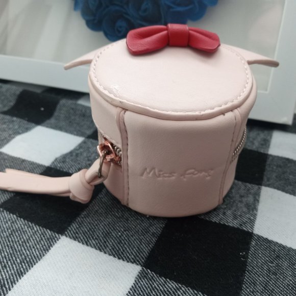 Minnie Mouse Pacifier Case Keychain - Picture 4 of 5